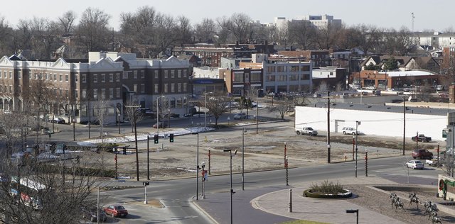 A Kentucky Utilities junction box complicated plans by CVS to build a pharmacy at the now-empty site bordering East Vine and East Main Streets in Lexington. CHARLES BERTRAM | STAFF | Kentucky.com A Kentucky Utilities junction box complicated plans by CVS to build a pharmacy at the now-empty site bordering East Vine and East Main Streets in Lexington. CHARLES BERTRAM | STAFF | Kentucky.com